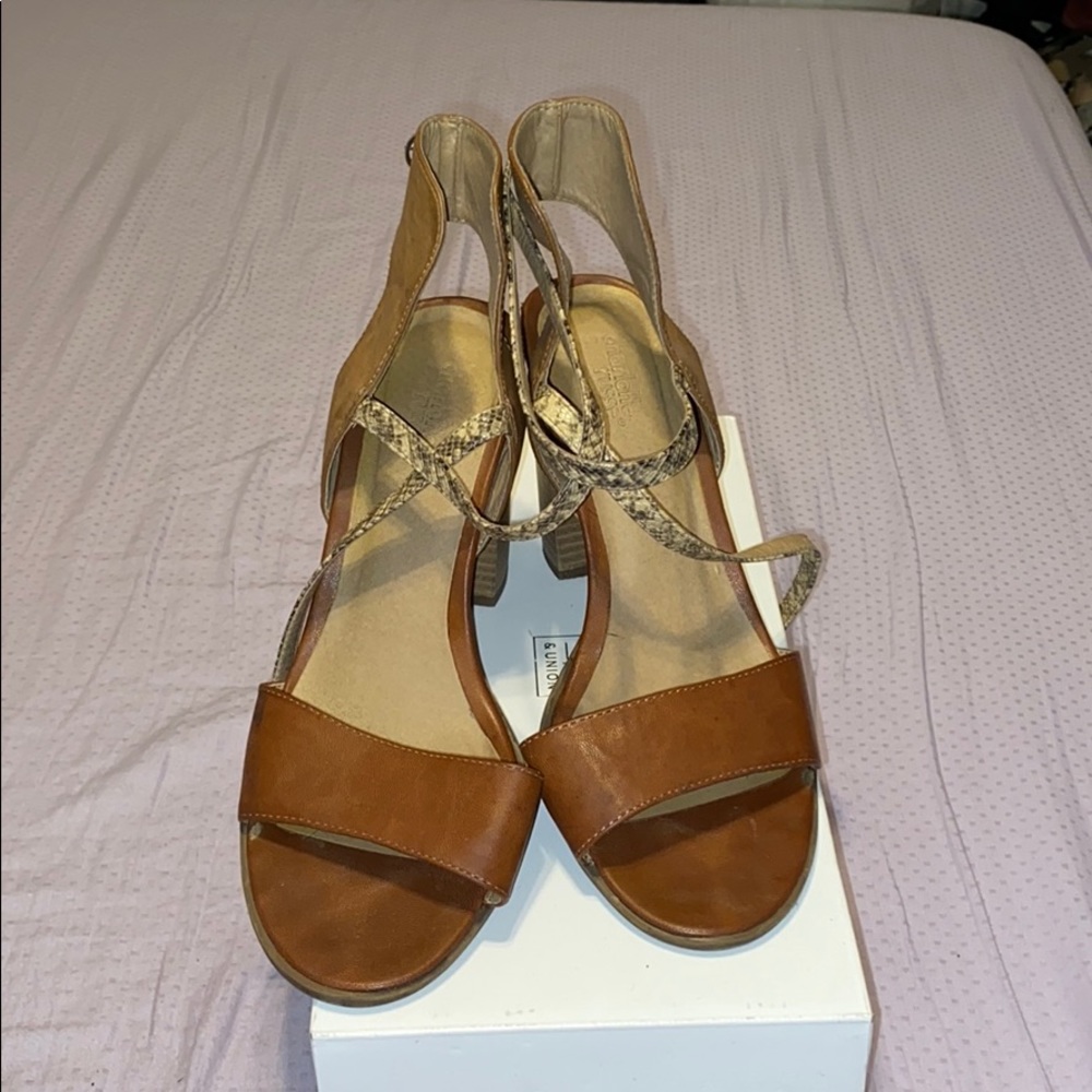 Comfortable  sandals !!